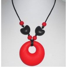 Rauður hringur með hjörtum